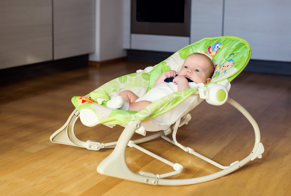 Leżaczki dla niemowląt to popularne produkty, które pozwalają na wygodne i bezpieczne pozycjonowanie niemowląt w pozycji leżącej lub półleżącej.
